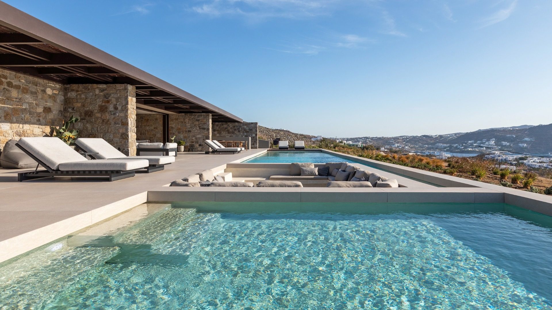 Mykonos villa with infinity pool overlooking the Aegean Sea